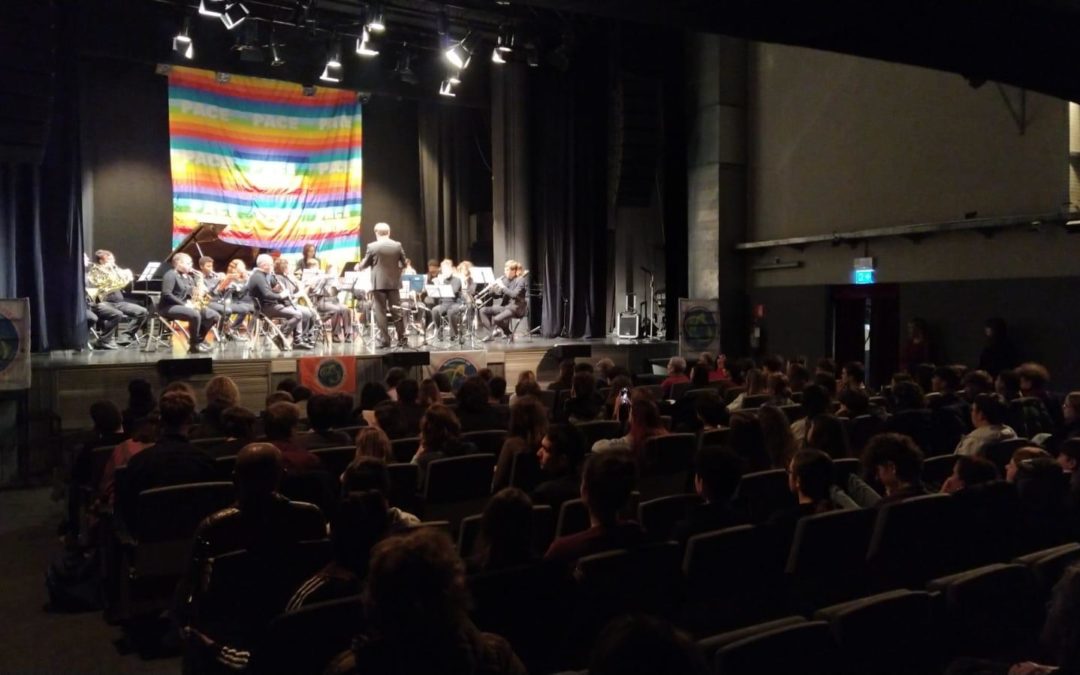 Peace brings the world together, La Pace unisce il mondo